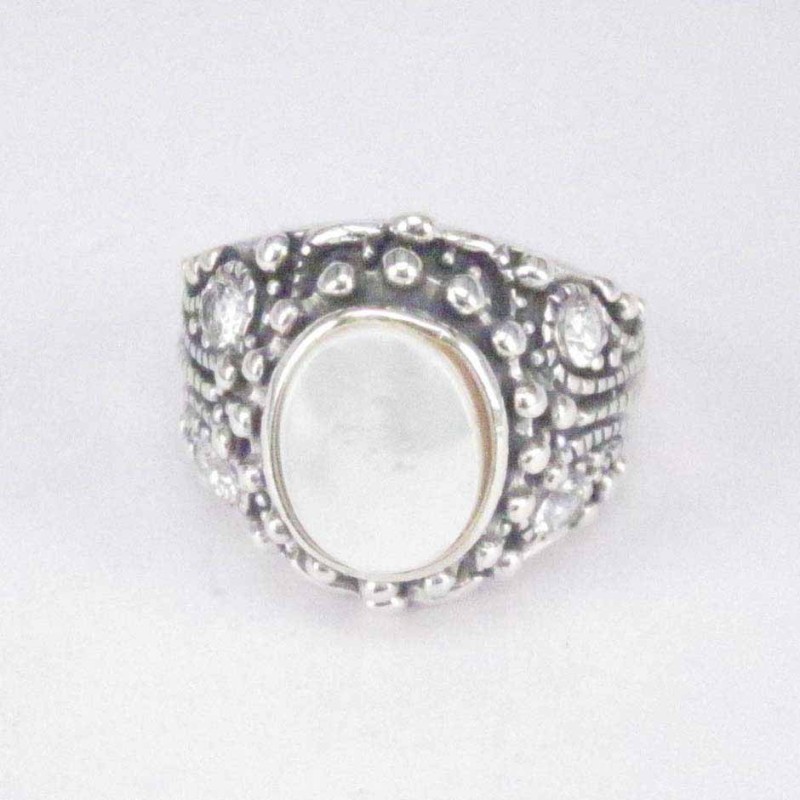 Ring 4 cz stone 8x10mm. MOP