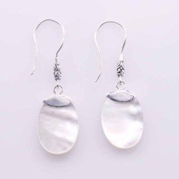 Earring 13x18mm. Mother pearl