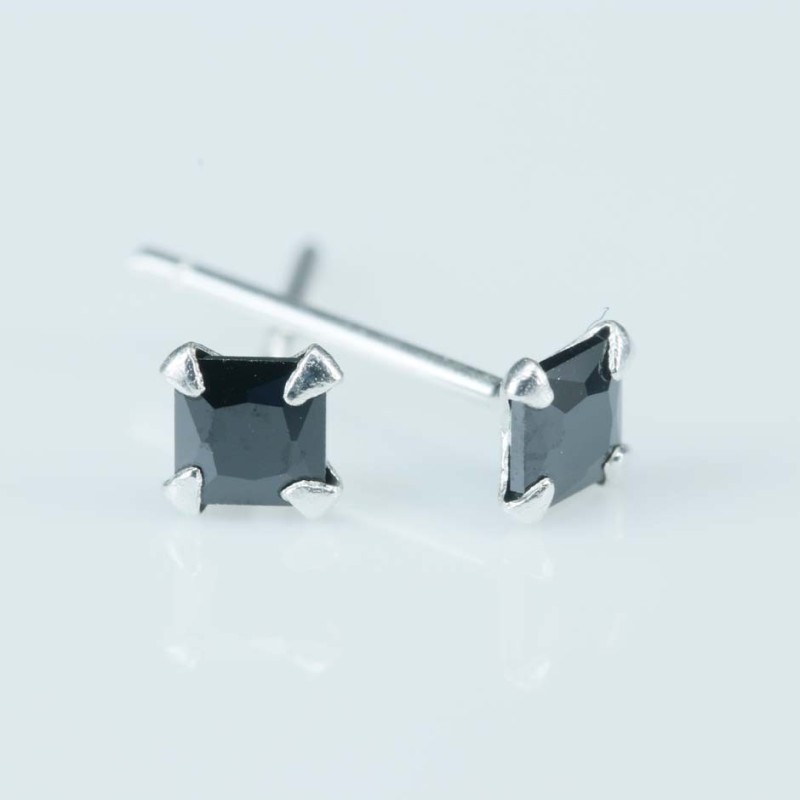 Ea C.Z. sq 3x3mm. Black Color Ea C.Z. sq 3x3mm. Black Color
