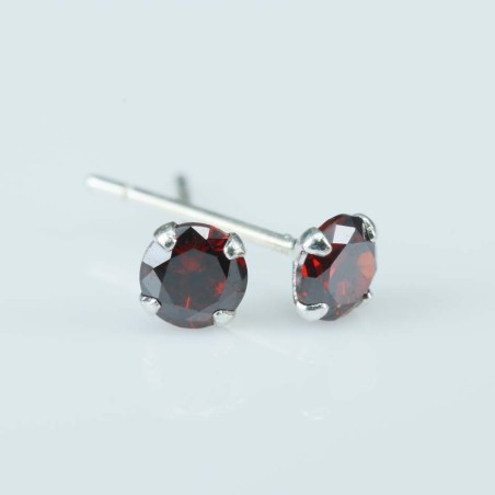 Ea c.z. rd 4mm. Garnet Color