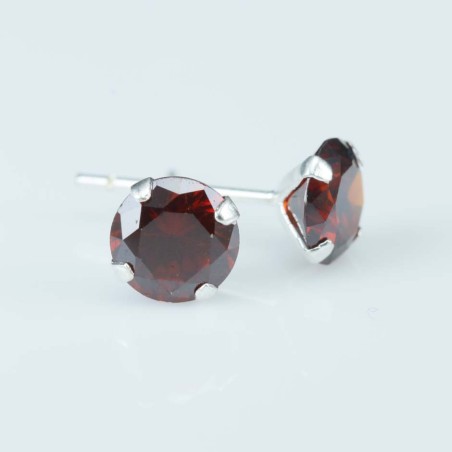 Ea c.z. rd 6mm. Garnet Color