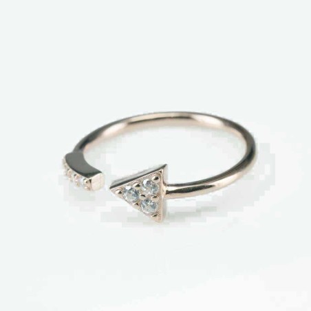 Ring  triangle  7mm.  rose  Circonia