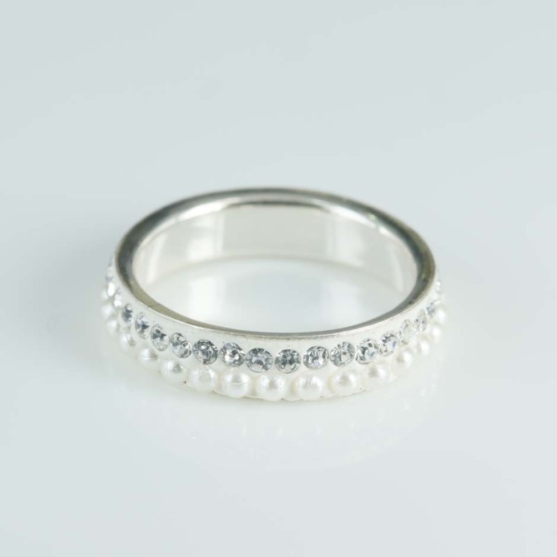 Ring 4mm.crystal/micro pearl white color Ring 4mm.crystal/micro pearl white color