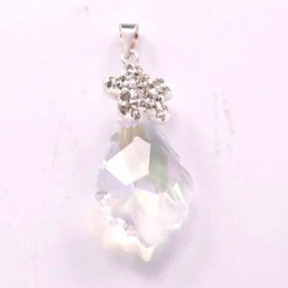 Pendant suaros.A drop flower with flower crystal
