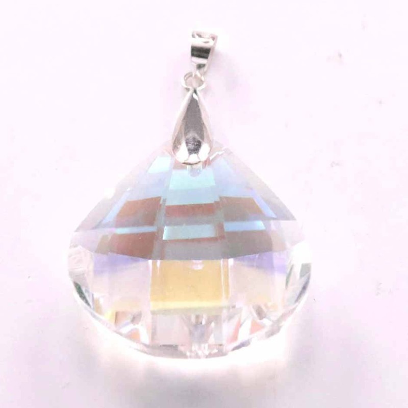 Pendant suaros.A big diamond with drop plain