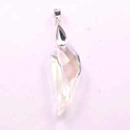 Pendant suaros.A long drop 30mm. white