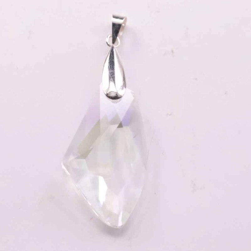 Pendant suaros.A irregular 27mm. white