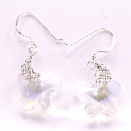 Earring suaros.A batterfly with moon crystal