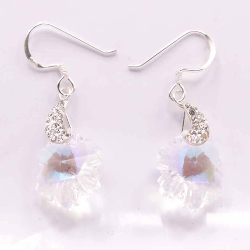 Earring suaros.A snow 15mm. white
