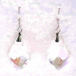 Earring Suaros. A Drop White Color