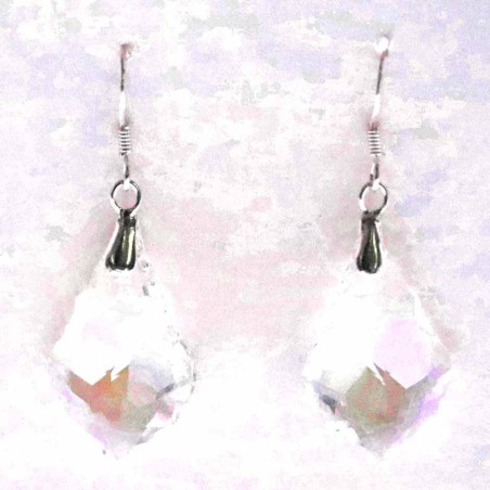 Earring Suaros. A Drop White Color