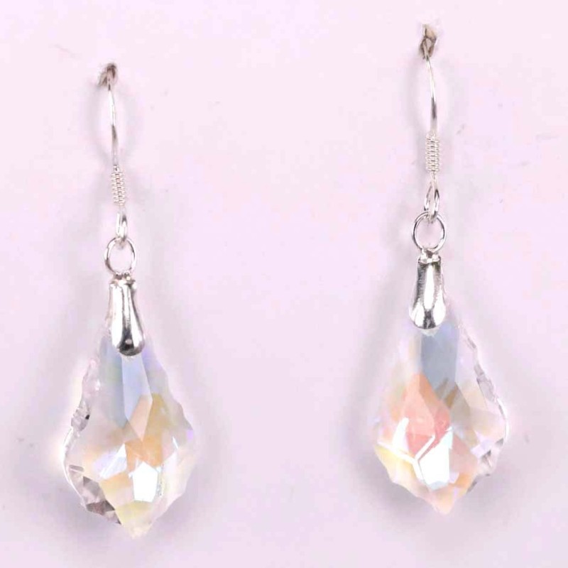 Earring Suaros. A Drop White Color