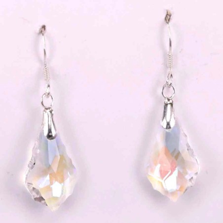 Earring Suaros. A Drop White Color