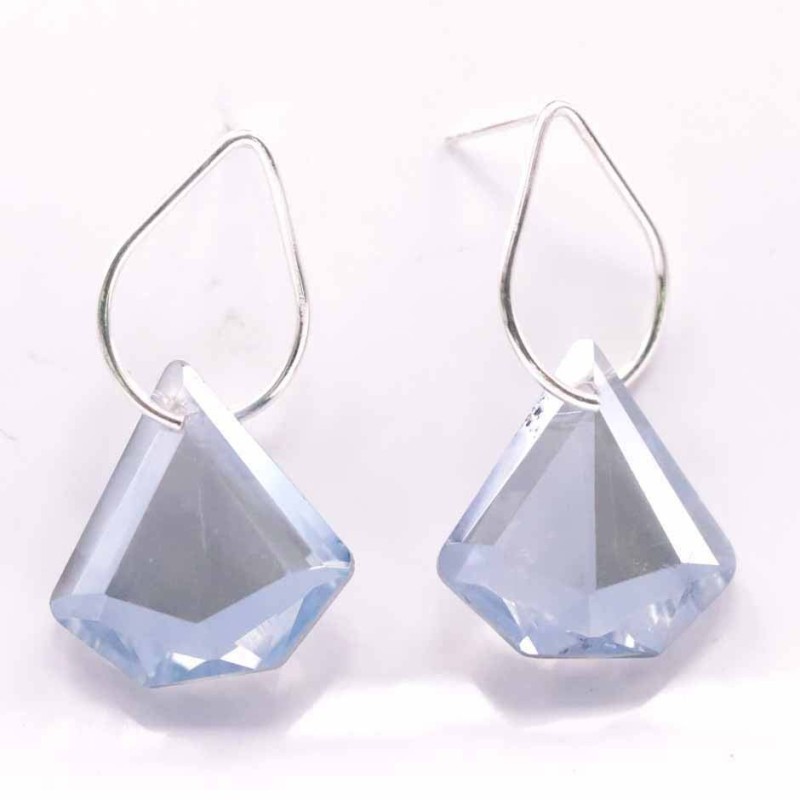 Earring Suaros. A Diamond blue Color