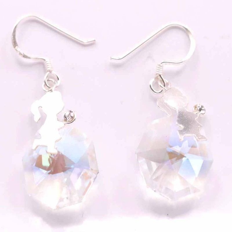 Earring Suaros. A Round White Color