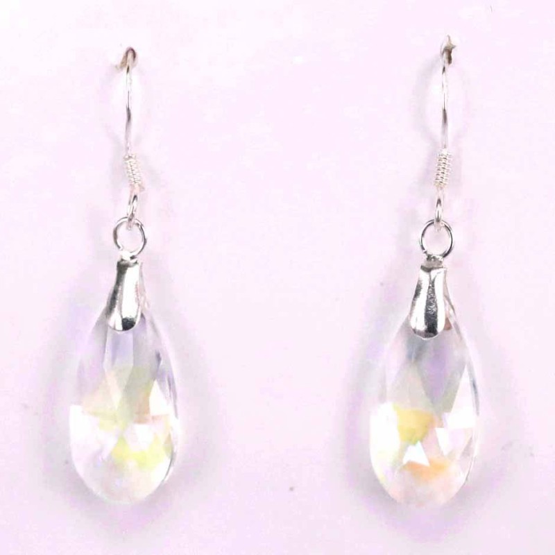 Earring Suaros. A Drop White Color