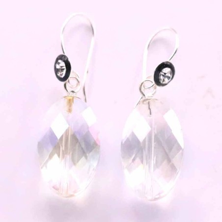 Earring Suaros. A Round White Color