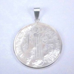 Pendant 32mm. cuting laser MOP Sant Benito