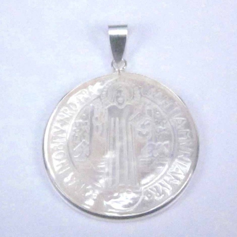 Pendant 32mm. cuting laser MOP Sant Benito