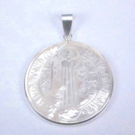 Pendant 32mm. cuting laser MOP Sant Benito