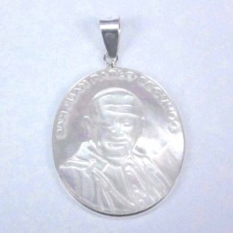 Pendant The Pope 32mm. MOP laser cuting