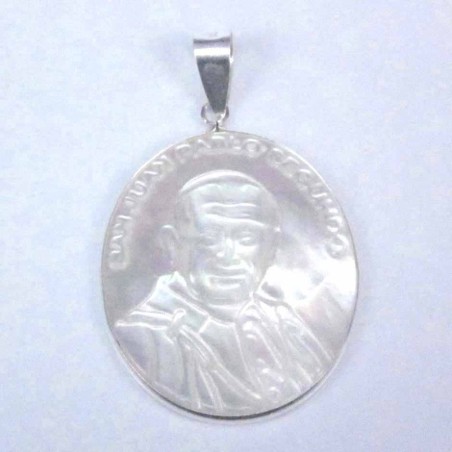 Pendant The Pope 32mm. MOP laser cuting