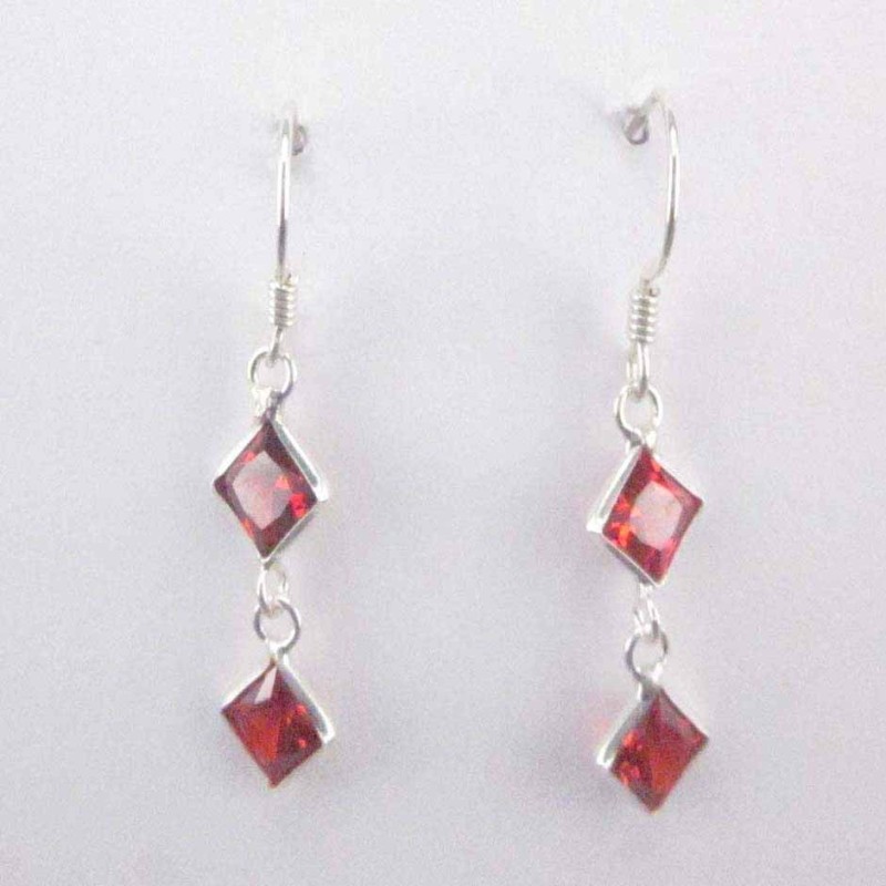 Ea c.z. 2 st. sq 5x5 Garnet Color
