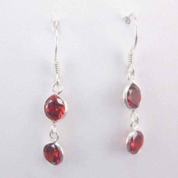 Ea c.z. 2 st. rd 6mm. Garnet Color