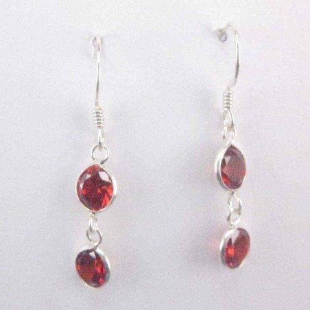 Ea c.z. 2 st. rd 6mm. Garnet Color
