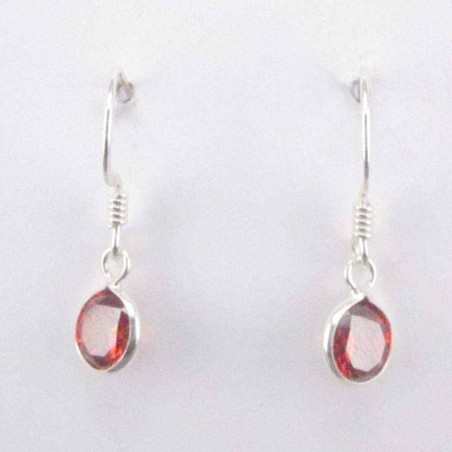 Ea c.z. Rd 7mm. Hook Garnet Color