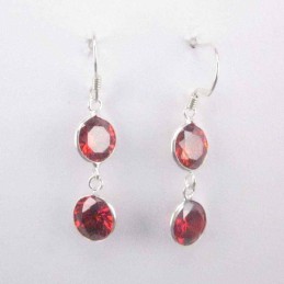 Ea c.z. 2 st. rd 8mm. Garnet color