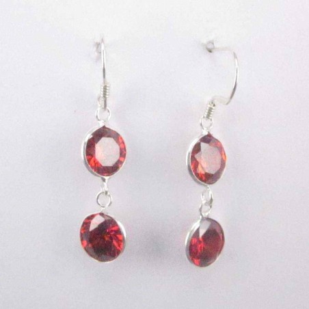 Ea c.z. 2 st. rd 8mm. Garnet color