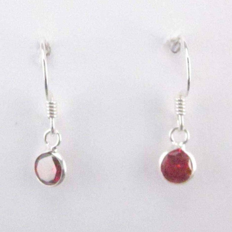 Ea c.z. rd 6mm. hook Garnet color