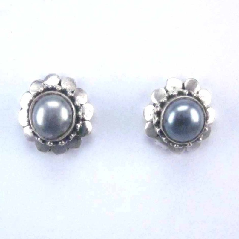 Earring Round with Pearl hand make