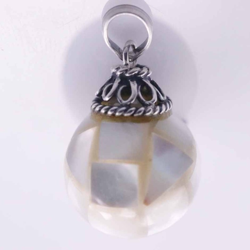 Pendant Ball 14mm. sound Mother of Pearl