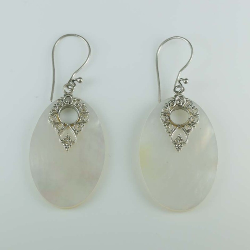 Earring Oval MOP Shell