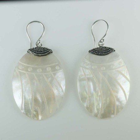 Earring Oval MOP Shell