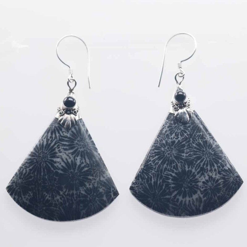 Earring Triangle 31x39mm. Black Coral