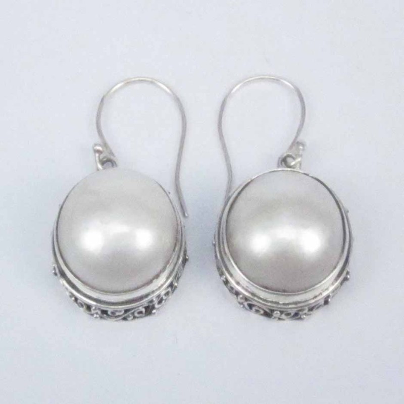 Ea round fresh water Pearl white color