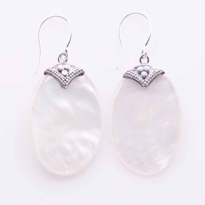 Earring Oval MOP Shell