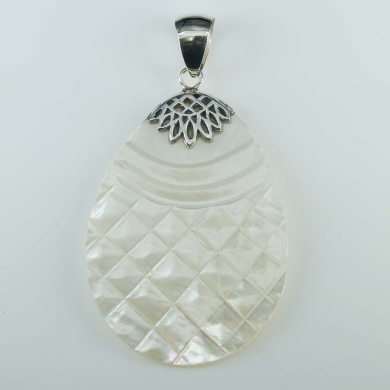 Pendant Drop  31x43mm. Mother Of Pearl