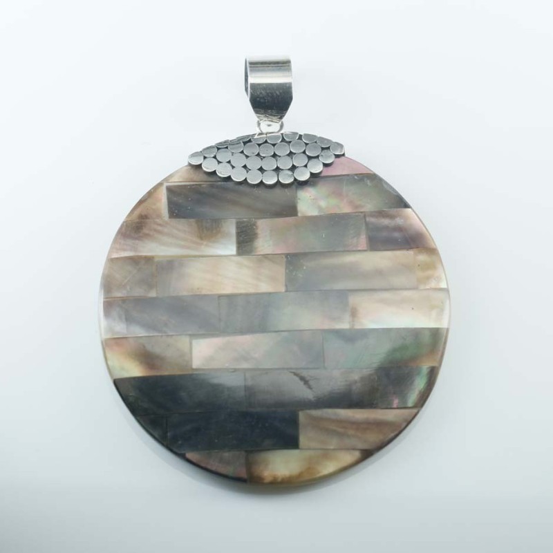 Pendant Round 41.5mm. Black MOP Shell