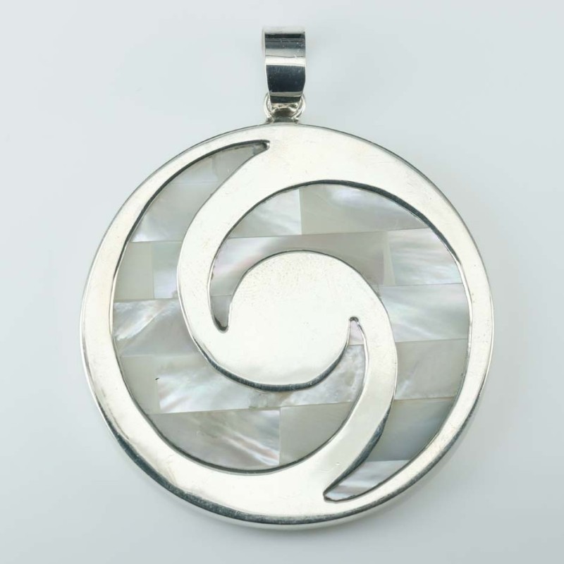 Pendant Round 36mm. Mother Of Pearl