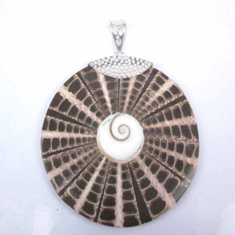 Pendant Round Shell Brown color