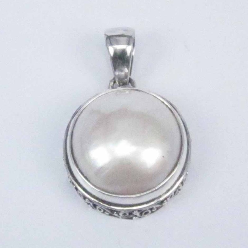 Pend. Round Fresh Water Pearl White color