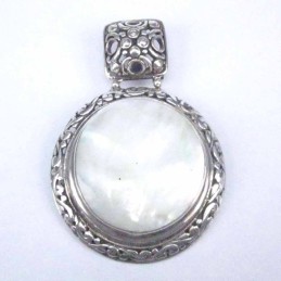 Pend. Round MOP Shell
