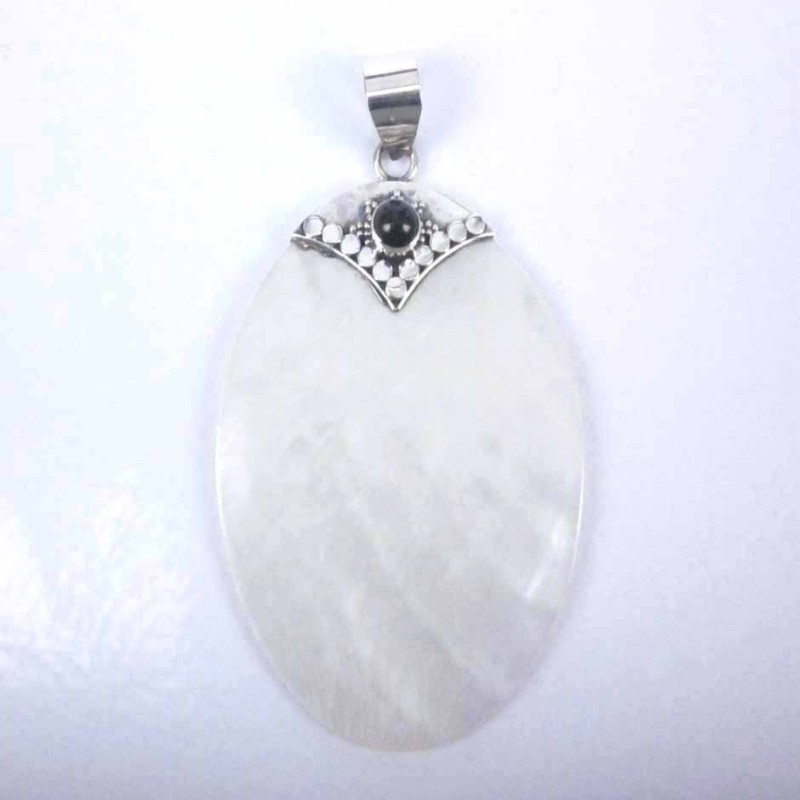 Pend. Oval MOP Shell Pend. Oval MOP Shell