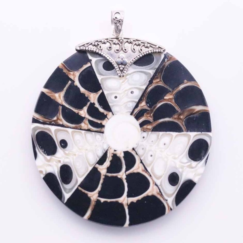 Pendant Round Shell Black Color