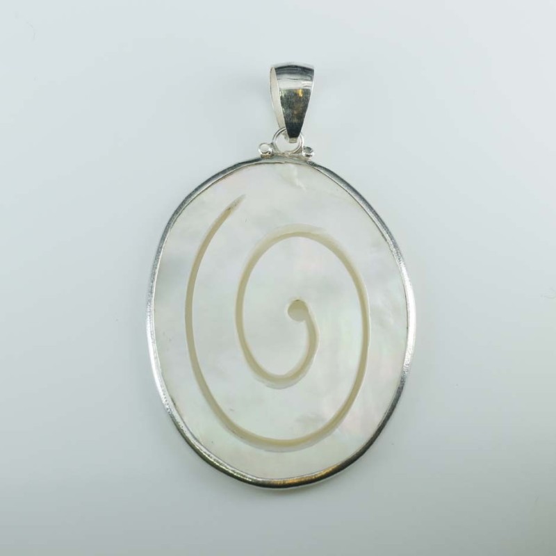 Pend. Oval Spiral MOP Shell