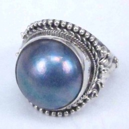 Ring Round with Pearl Hand make